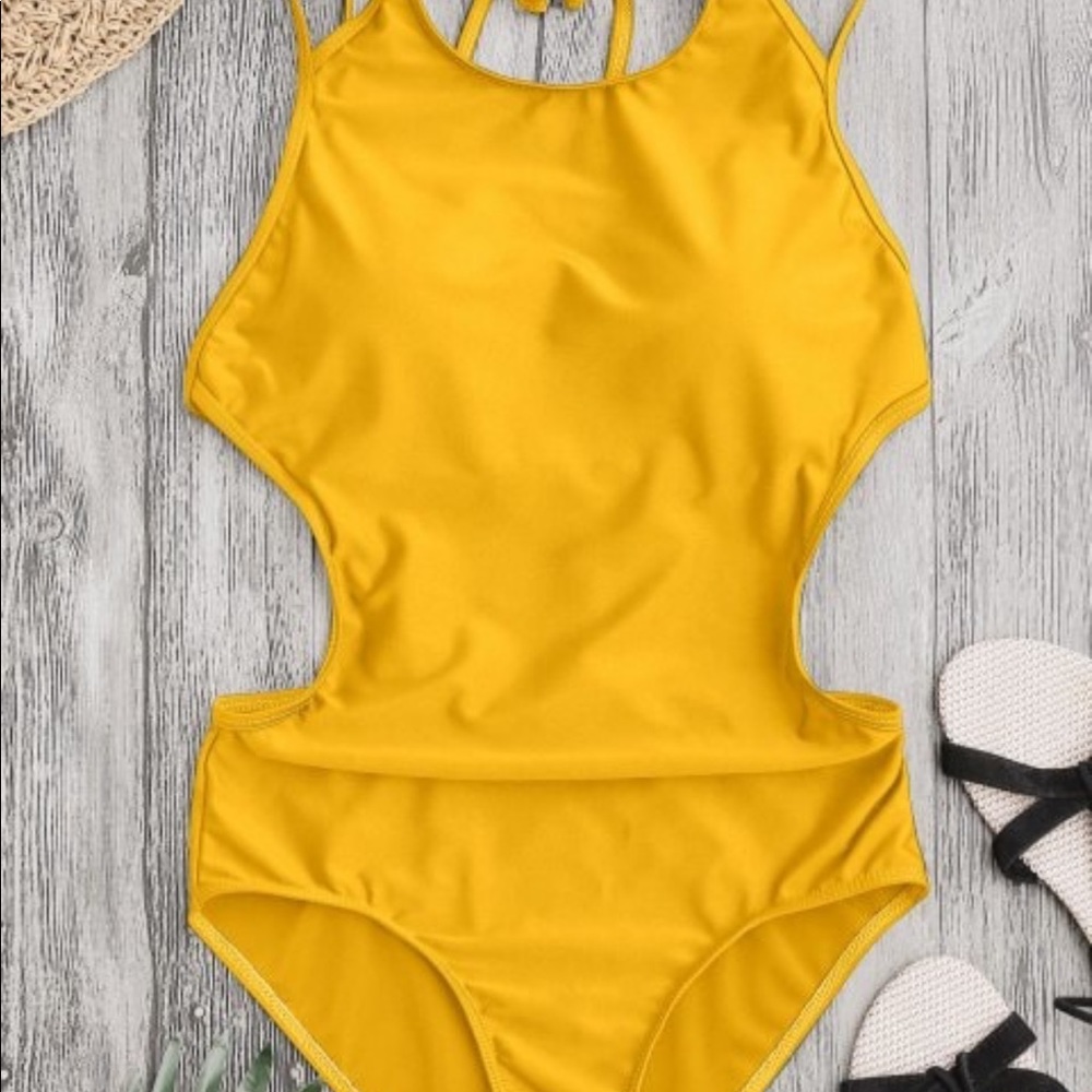Swimsuit - Picture 3 of 6